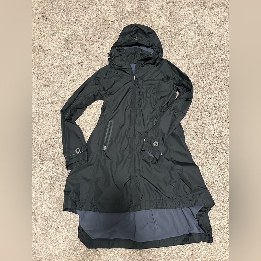 Women’s Lululemon windbreaker